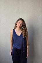 Blusa tirantes de raso azul marino