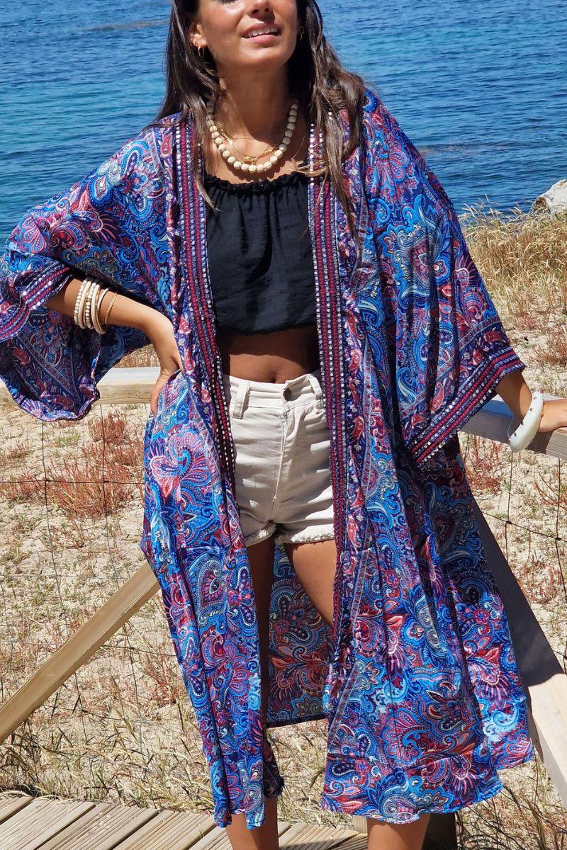Kimono largo estampado rematado con espejitos tonos azulones