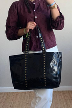 Bolso de piel con tachas negro
