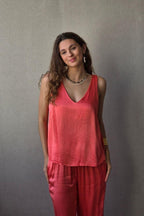 Blusa de tirantes de raso coral
