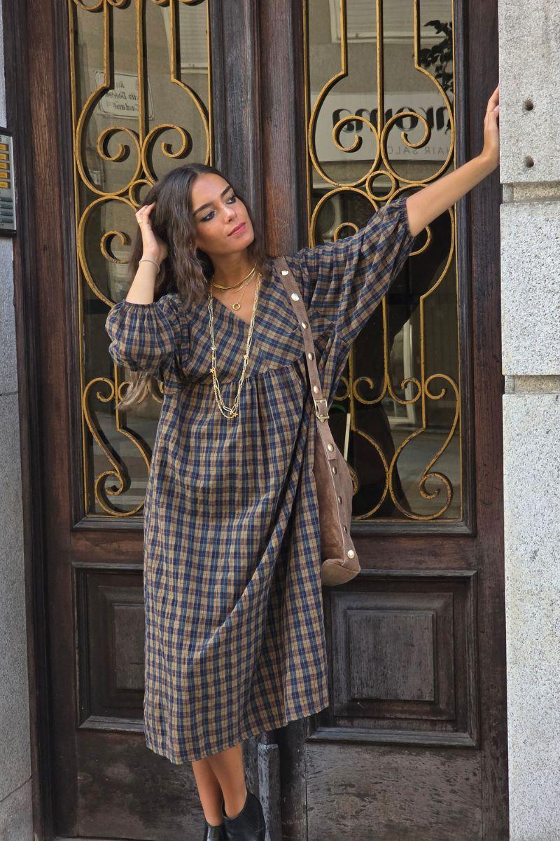 Vestido cuello pico de cuadros camel