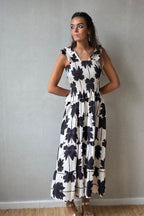 Vestido con flores fruncido negro