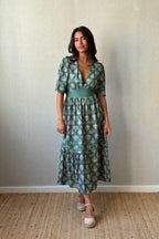 Vestido hoja manga corta y escote estampado verde