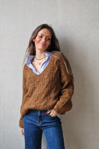 Jersey de cuello pico con ochos color tabaco
