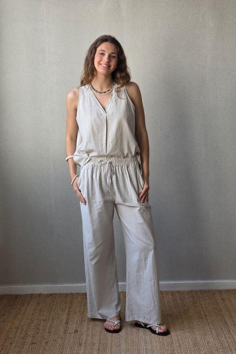 Pantalón tipo lino beige