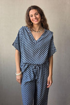 Blusón oversize estampado de flores azul marino