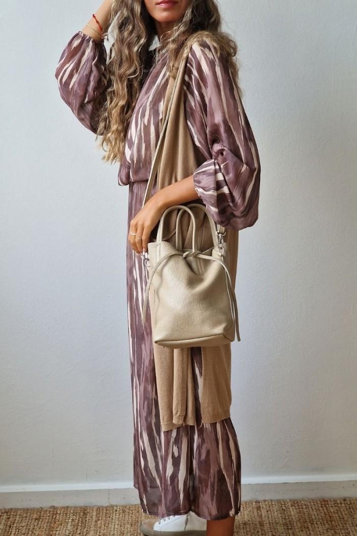 Bolso pequeño tipo cubo de piel beige