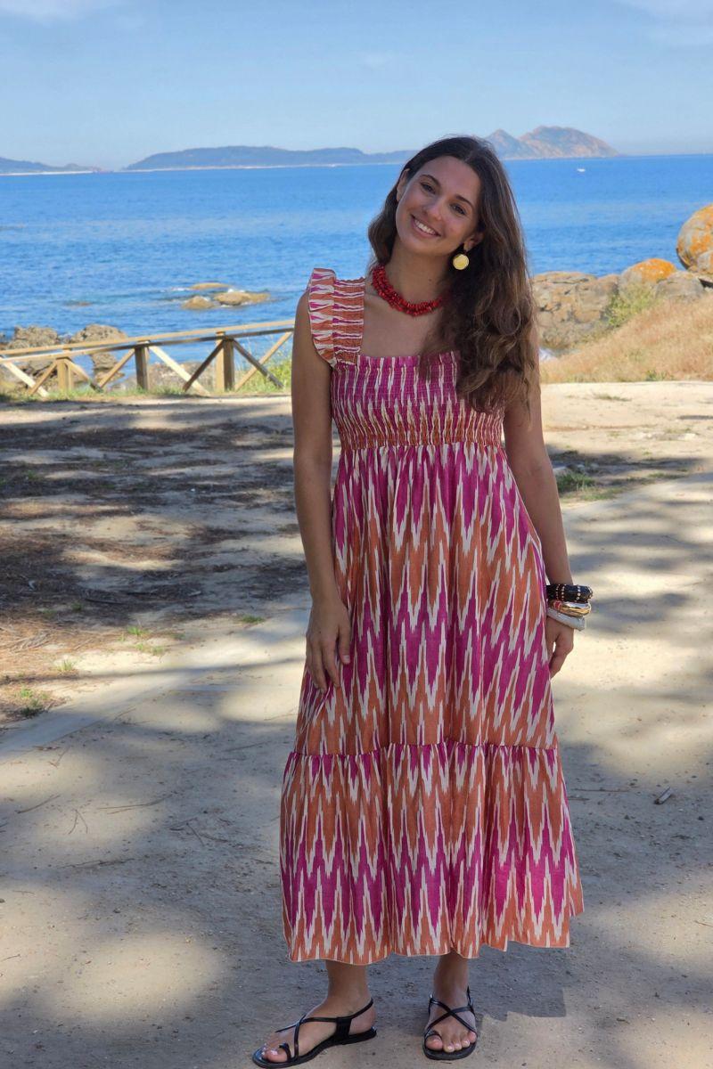 Vestido ikat tirante ancho fresa