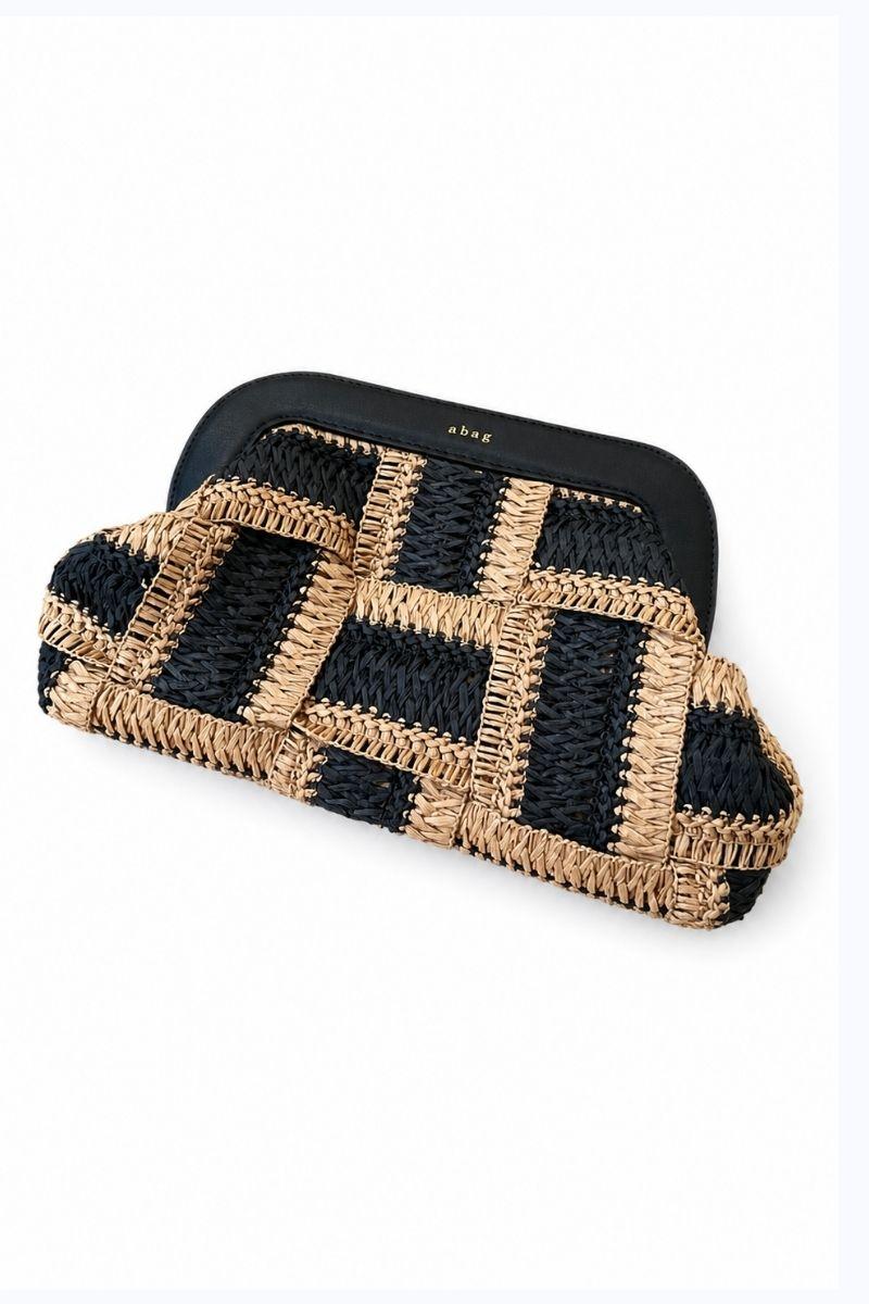 Bolso bandolera de rafia con detalles en negro