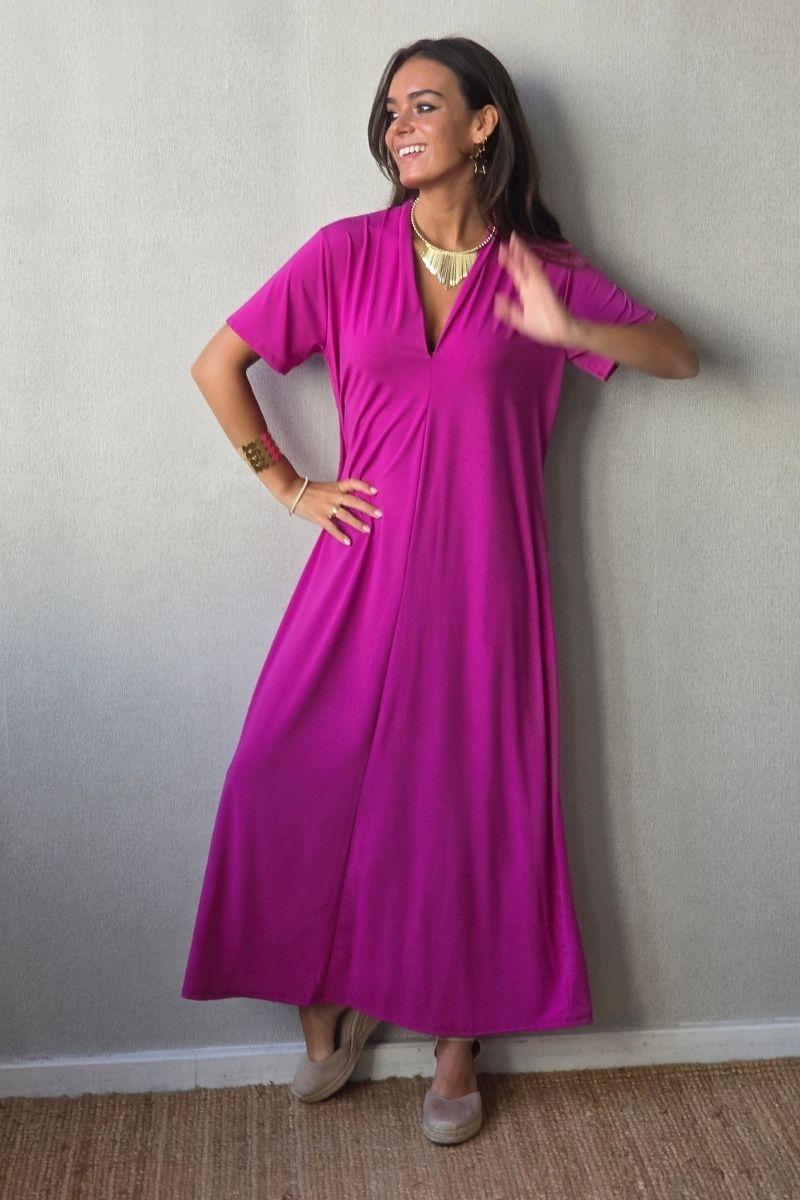 Vestido liso cuello pico m/corta magenta