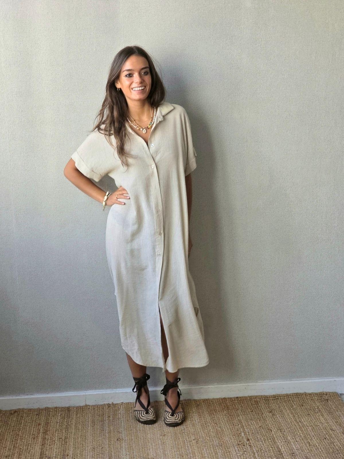 Vestido camisero tipo bámbula beige