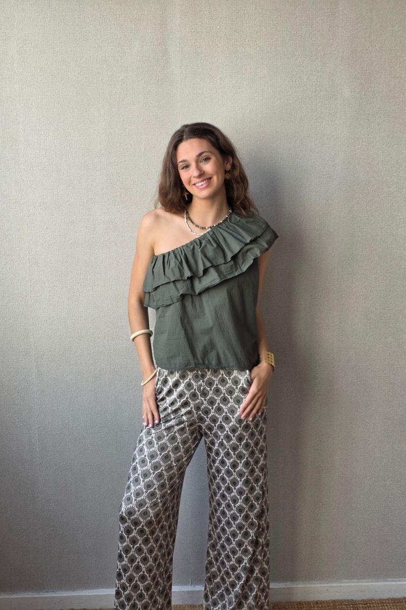 Pantalón estampado fuego con bolsillos caqui
