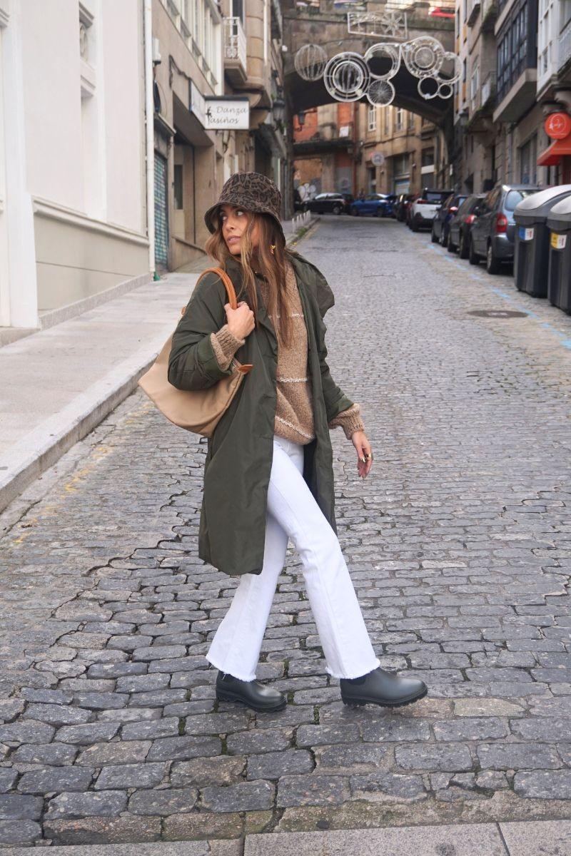 Parka larga tipo chubasquero verde militar