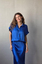 Camisa de raso azulón