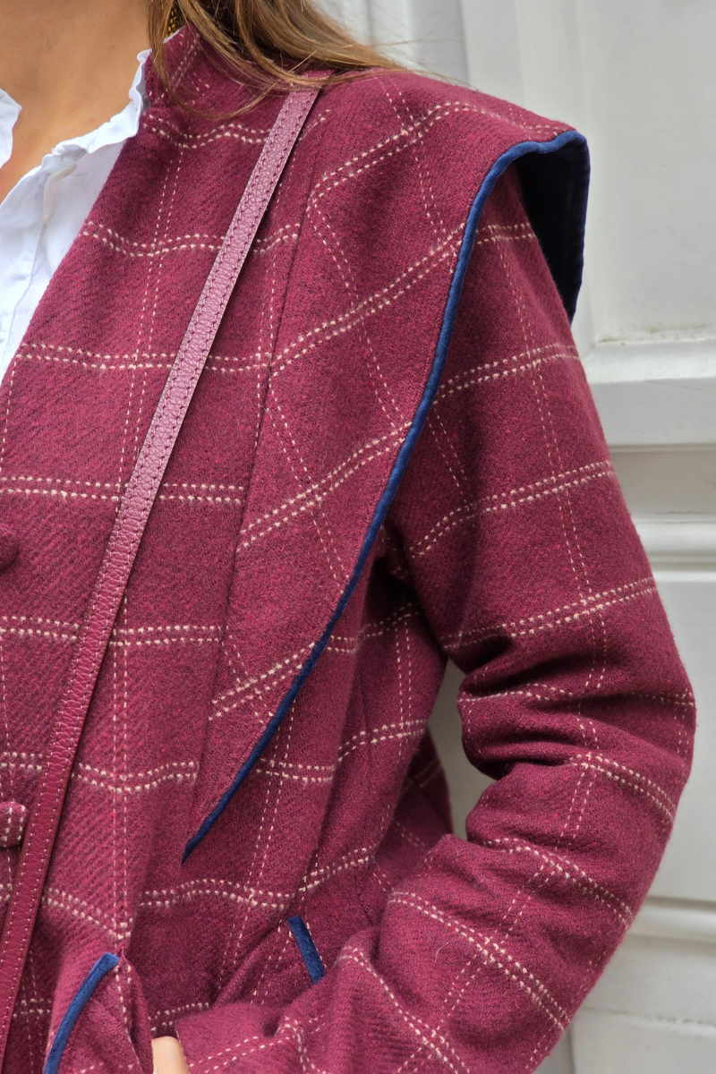 Americana de cuadros granate