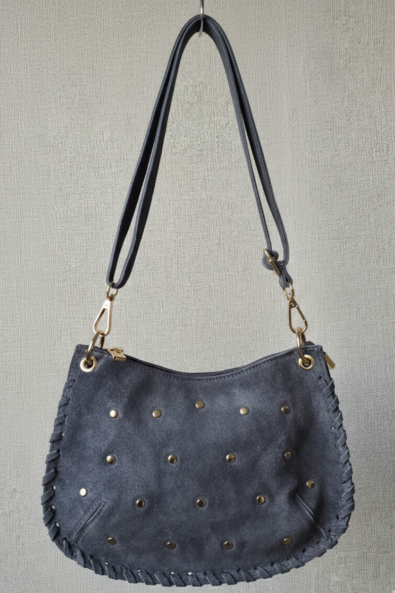 Bolso tipo ante con tachas gris