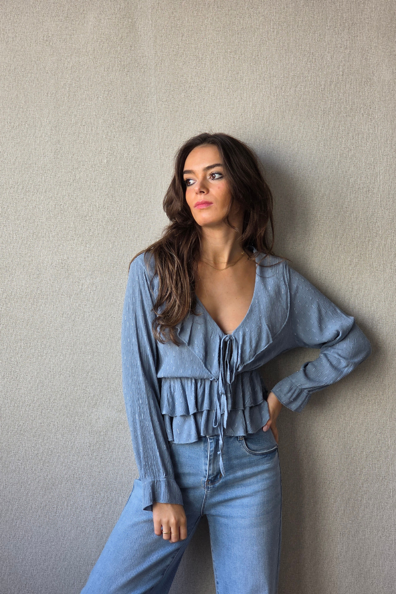 Blusa Azul con Volantes y Lazada