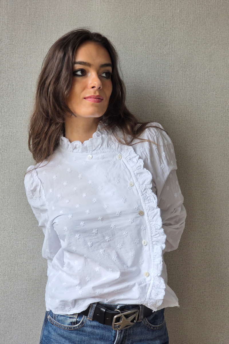 Blusa Bordada con Volantes Blanca