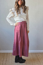 Falda fresa con cuadros blancos