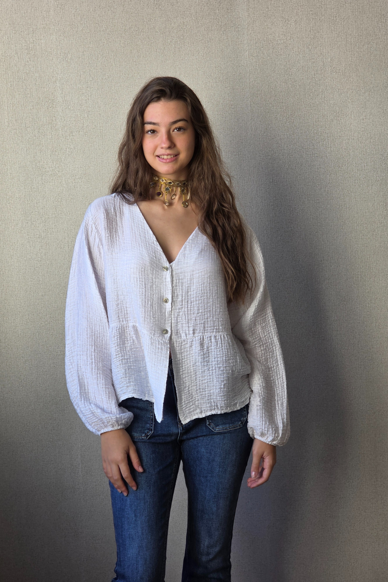 Blusa fluida cuello pico blanca