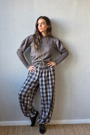 Pantalón bombacho de cuadros grande beige