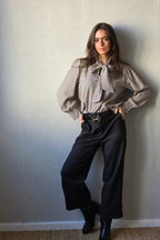 Blusa Cristina con lazo de cuadros negra