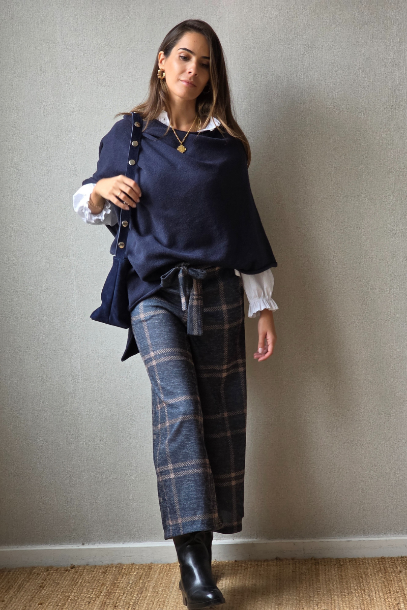 Capa de punto azul marino