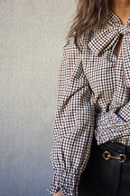 Blusa Cristina con lazo de cuadros negra