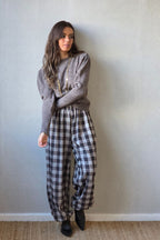 Pantalón bombacho de cuadros grande beige