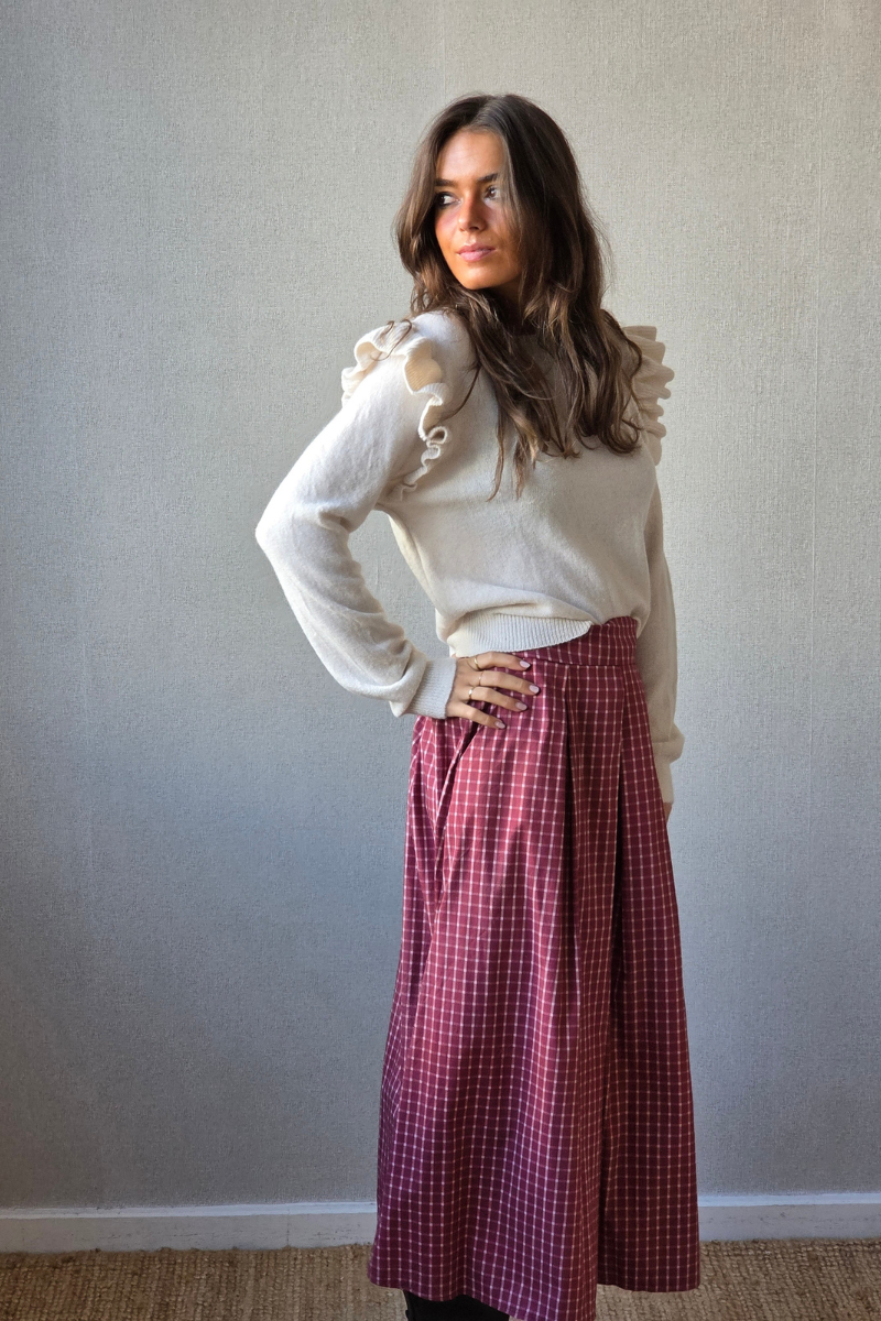 Falda fresa con cuadros blancos