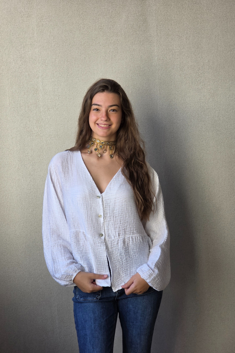 Blusa fluida cuello pico blanca