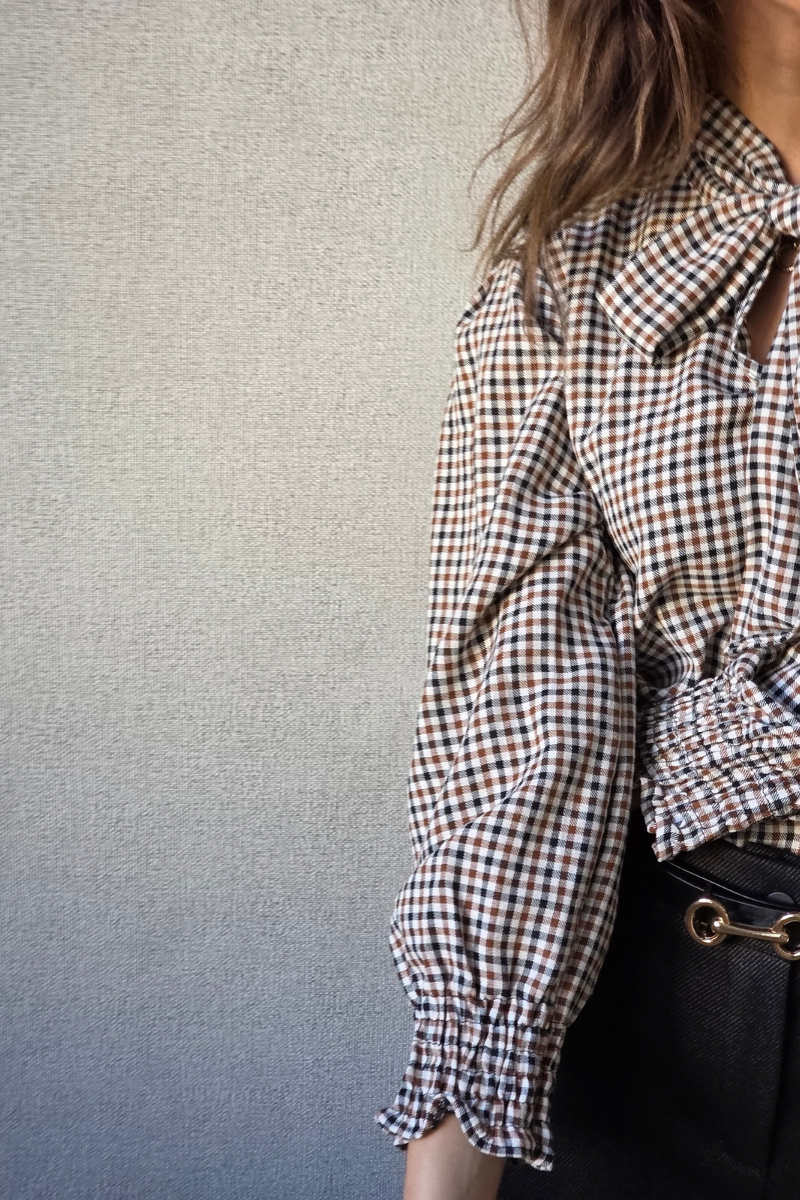 Blusa Cristina con lazo de cuadros negra