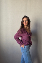 Blusa Berenjena con Volante y Brillo