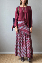 Falda larga con estampada granate