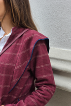 Americana de cuadros granate