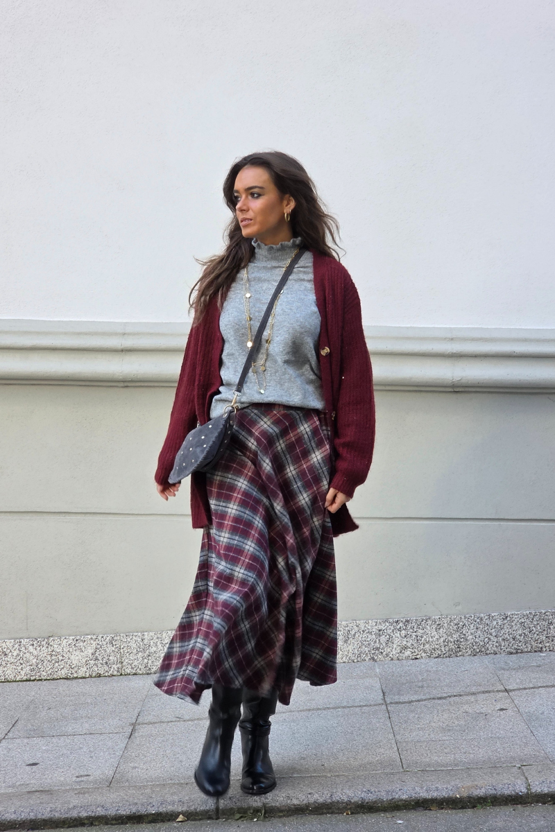 Falda evasé de cuadros escoceses granate