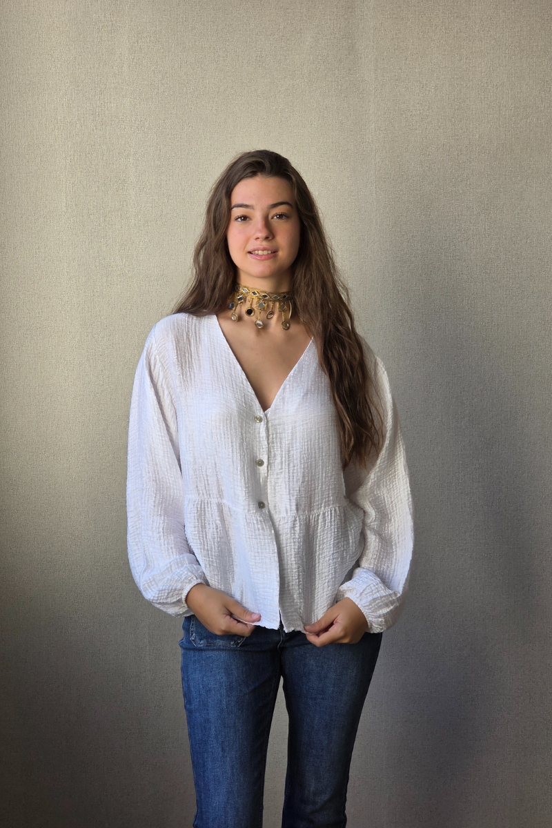 Blusa fluida cuello pico blanca