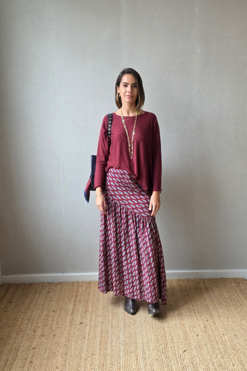 Falda larga con estampada granate