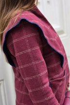 Americana de cuadros granate