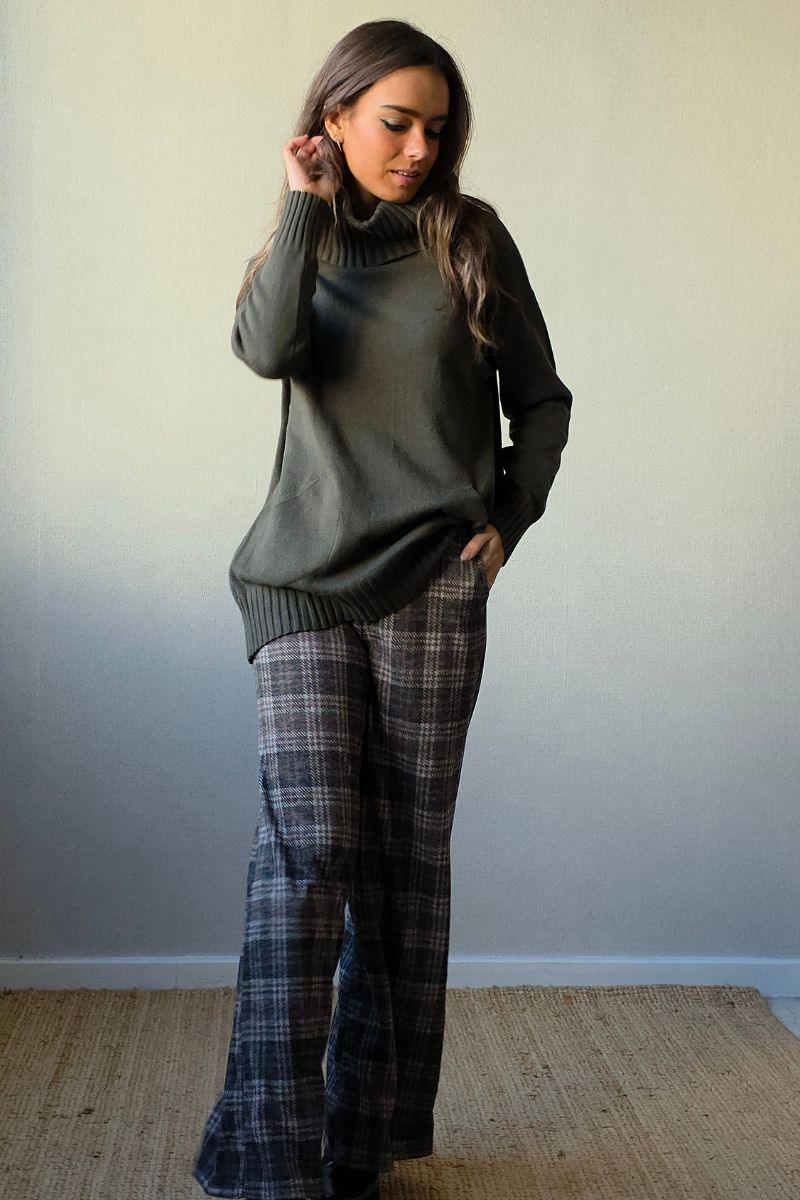 Jersey de cuello cisne de canalé con bolsillos verde militar