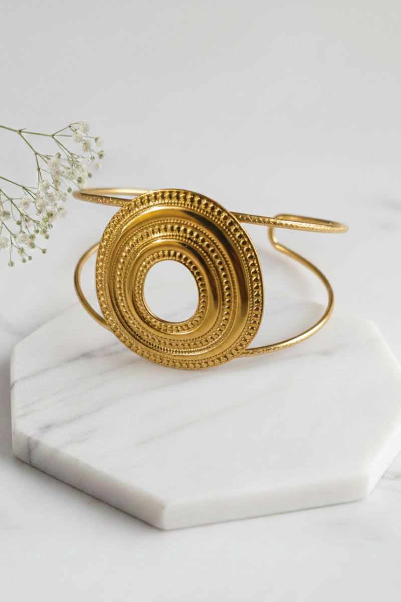 Brazalete dorado de acero circular