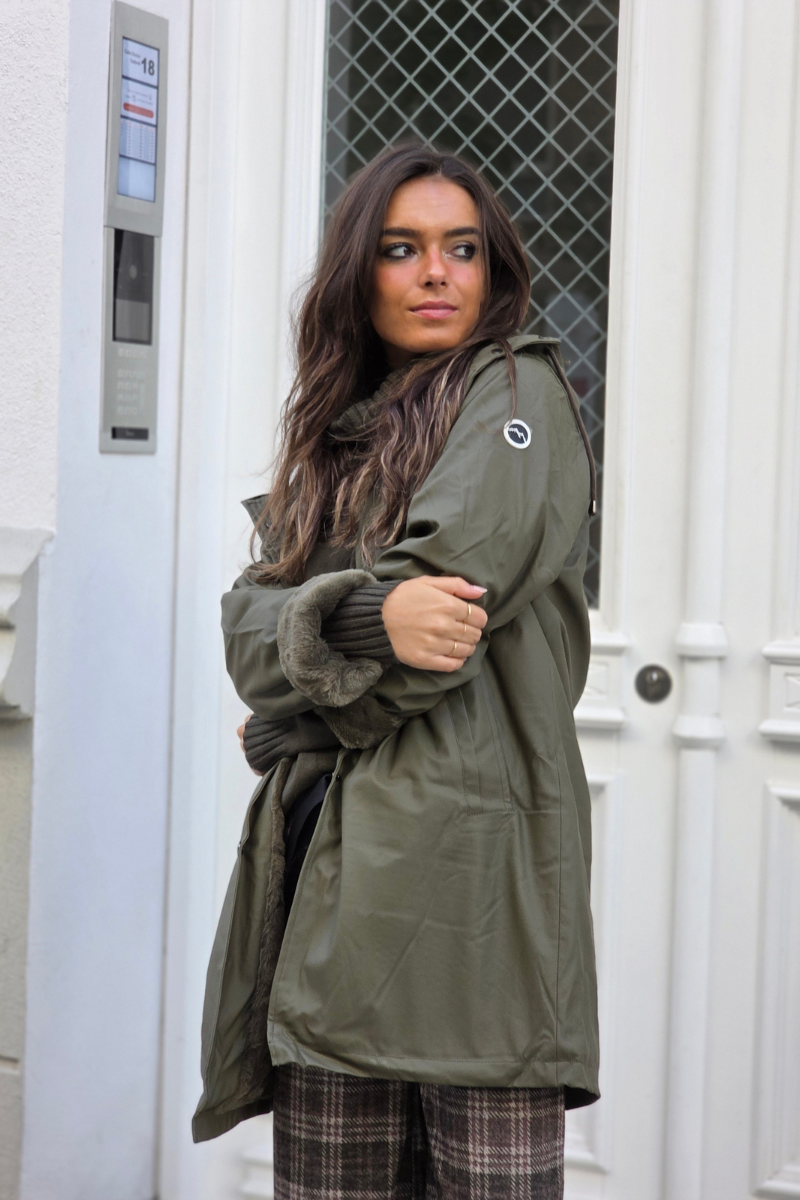 Chaquetón capucha forro peluche verde militar