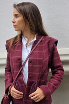 Americana de cuadros granate