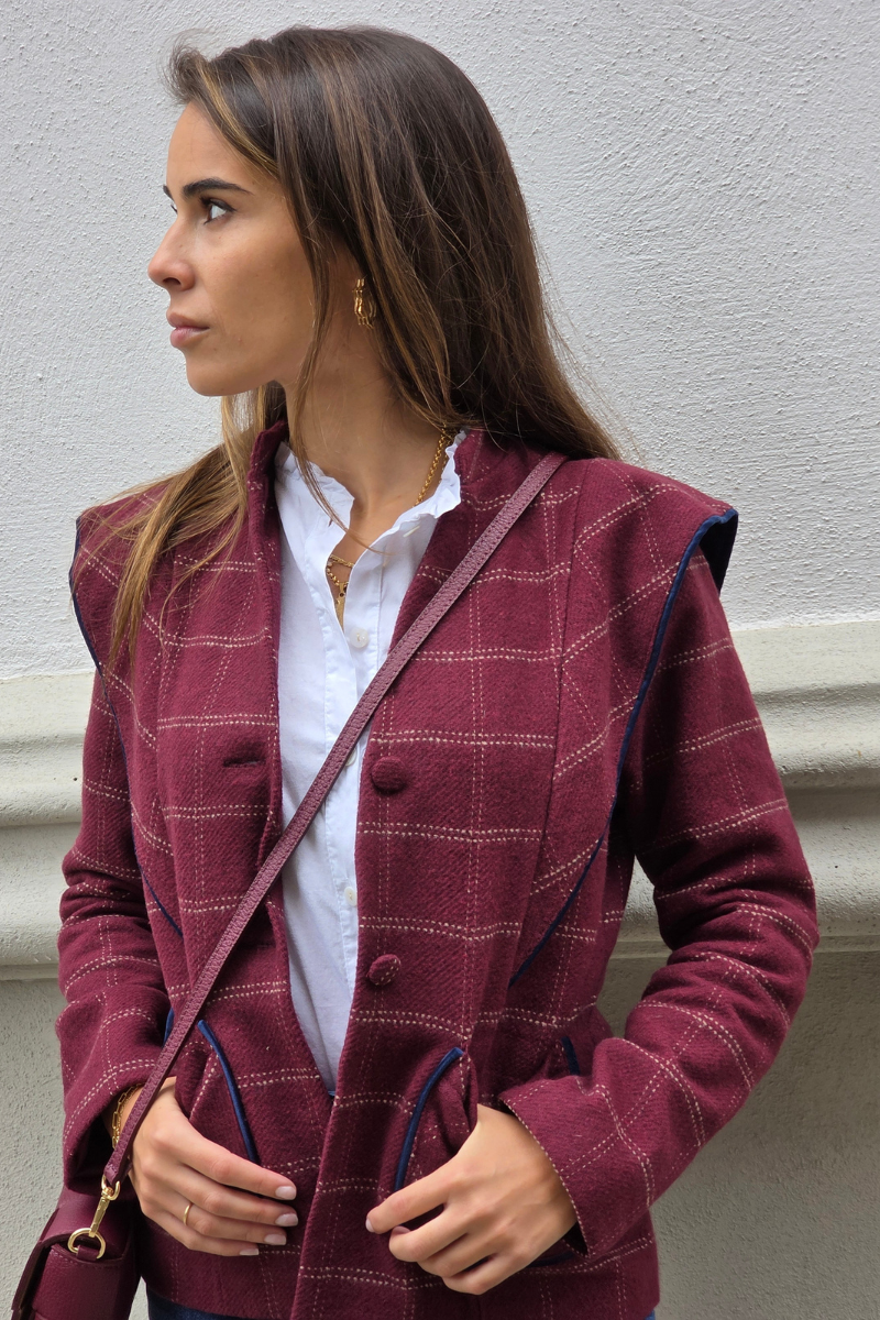 Americana de cuadros granate