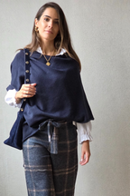 Capa de punto azul marino