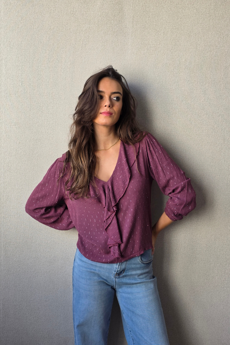 Blusa Berenjena con Volante y Brillo