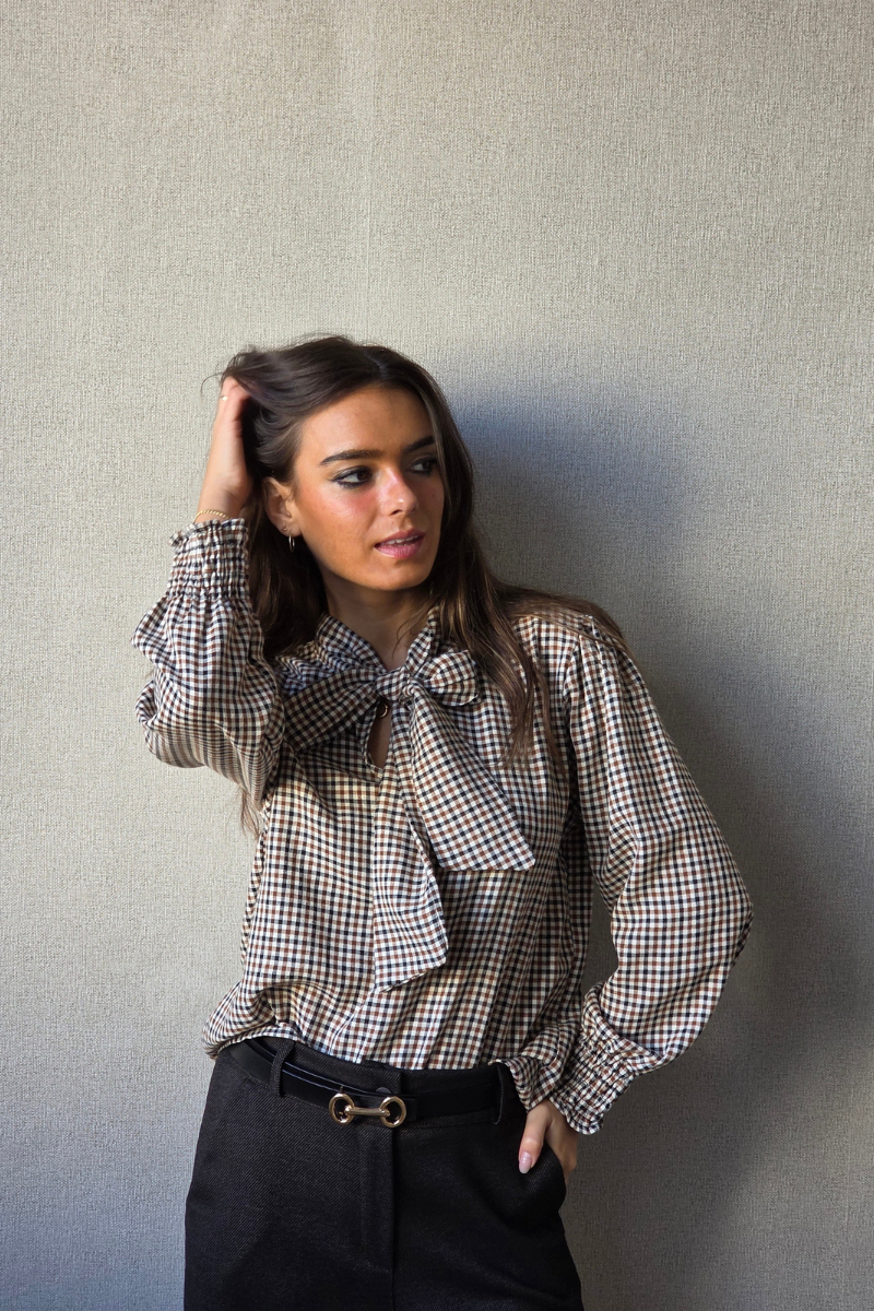 Blusa Cristina con lazo de cuadros negra