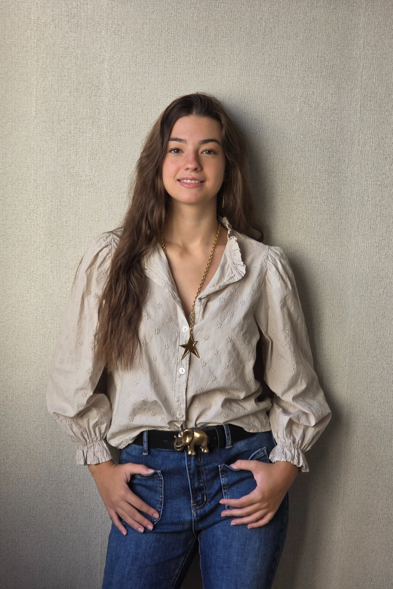 Camisa teen con bordados flores beige