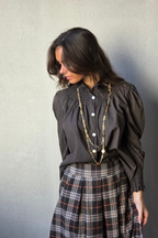 Camisa de cuello alto fruncido chocolate