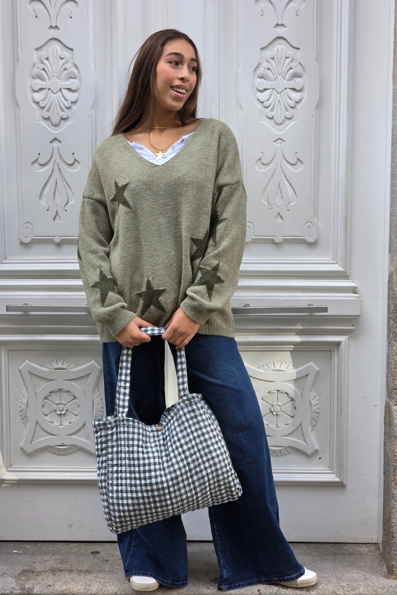 Jersey punto cuello pico con estrellas verde